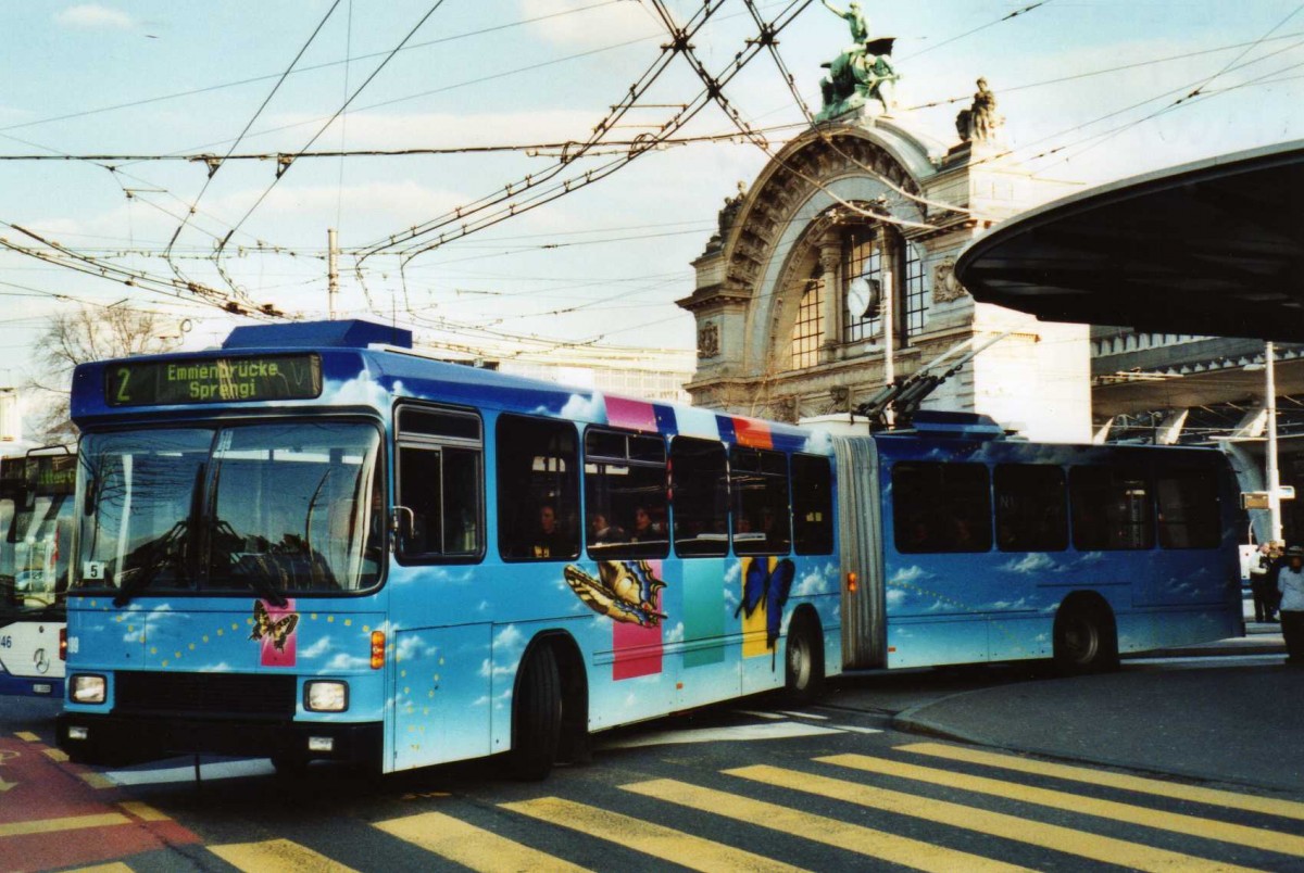 (114'809) - VBL Luzern - Nr. 199 - NAW/Hess Gelenktrolleybus am 7. M�rz 2009 beim Bahnhof Luzern