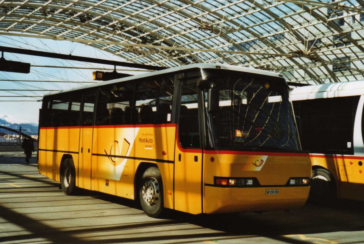 (115'111) - PostAuto Graub�nden - GR 159'350 - Neoplan (ex P 23'712) am 14. M�rz 2009 in Chur, Postautostation