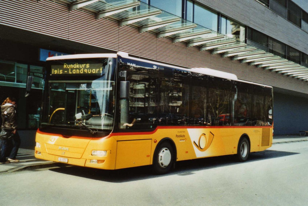 (115'119) - Gessinger, Bad Ragaz - SG 8757 - MAN/G�ppel am 14. M�rz 2009 beim Bahnhof Landquart