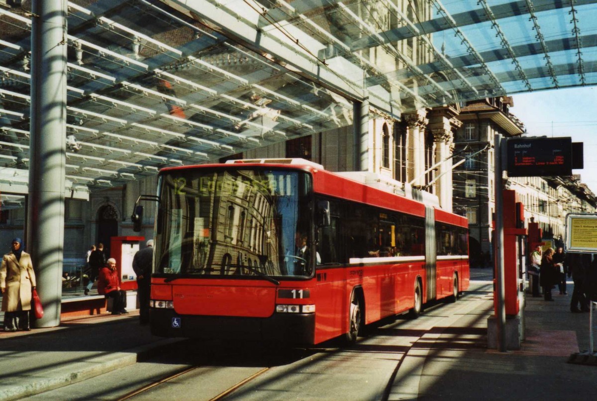 (115'131) - Bernmobil, Bern - Nr. 11 - NAW/Hess Gelenktrolleybus am 16. M�rz 2009 beim Bahnhof Bern