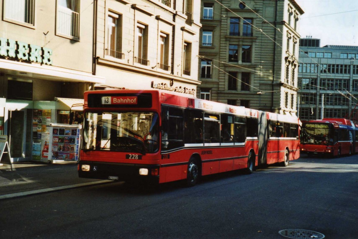 (115'303) - Bernmobil, Bern - Nr. 228/BE 513'228 - MAN am 16. M�rz 2009 in Bern, Hirschengraben