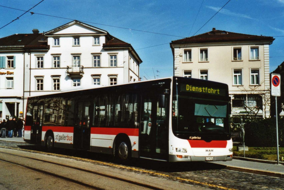 (115'401) - St. Gallerbus, St. Gallen - Nr. 254/SG 198'254 - MAN am 18. M�rz 2009 beim Bahnhof St. Gallen