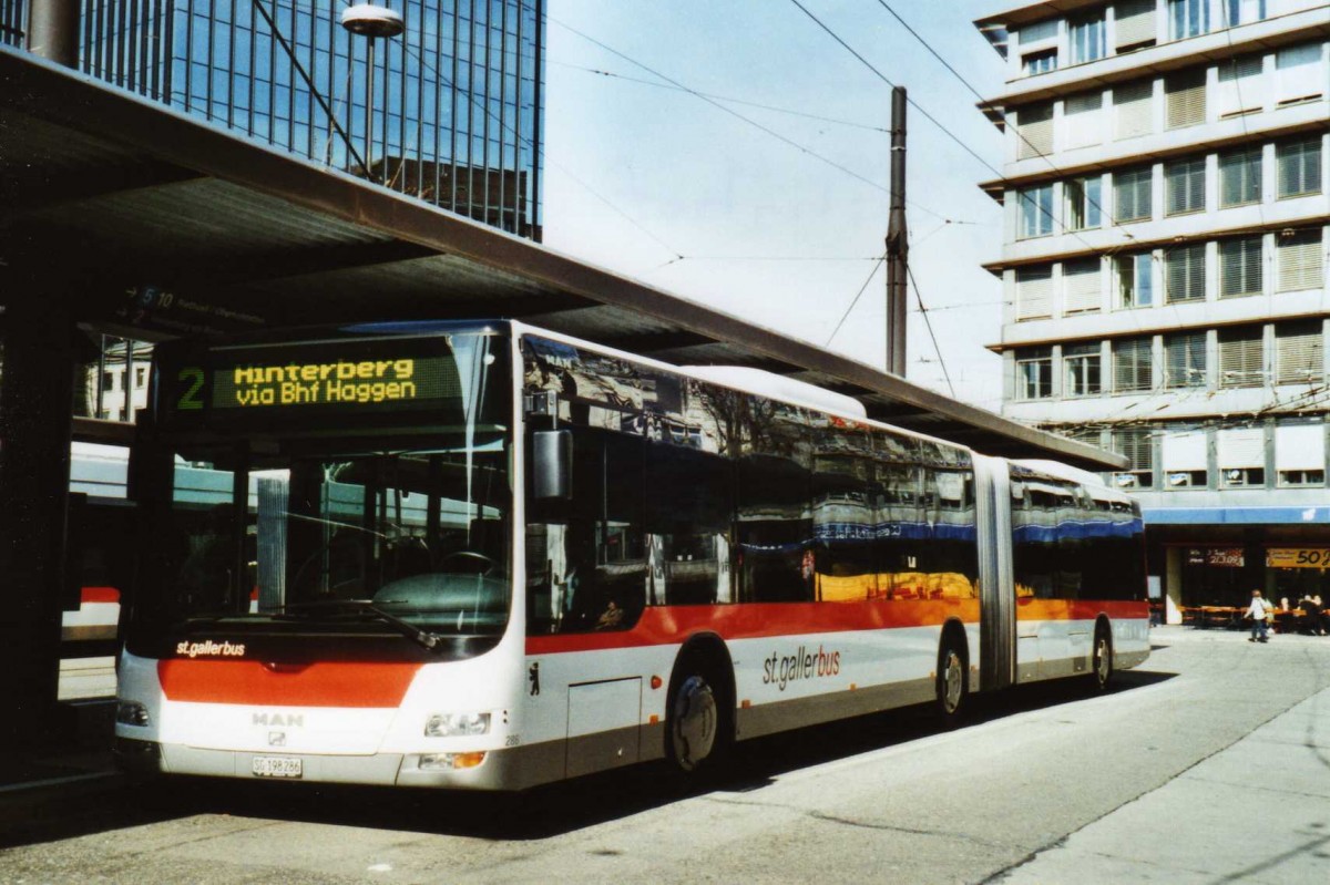 (115'422) - St. Gallerbus, St. Gallen - Nr. 286/SG 198'286 - MAN am 18. M�rz 2009 beim Bahnhof St. Gallen