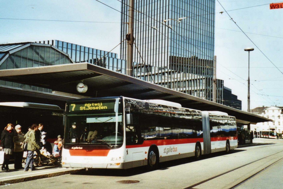 (115'427) - St. Gallerbus, St. Gallen - Nr. 295/SG 198'295 - MAN am 18. M�rz 2009 beim Bahnhof St. Gallen