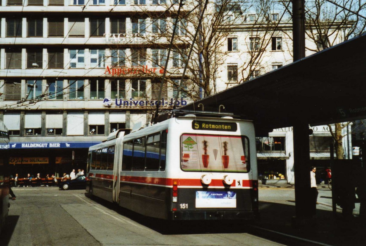 (115'432) - VBSG St. Gallen - Nr. 151 - NAW/Hess Gelenktrolleybus am 18. M�rz 2009 beim Bahnhof St. Gallen