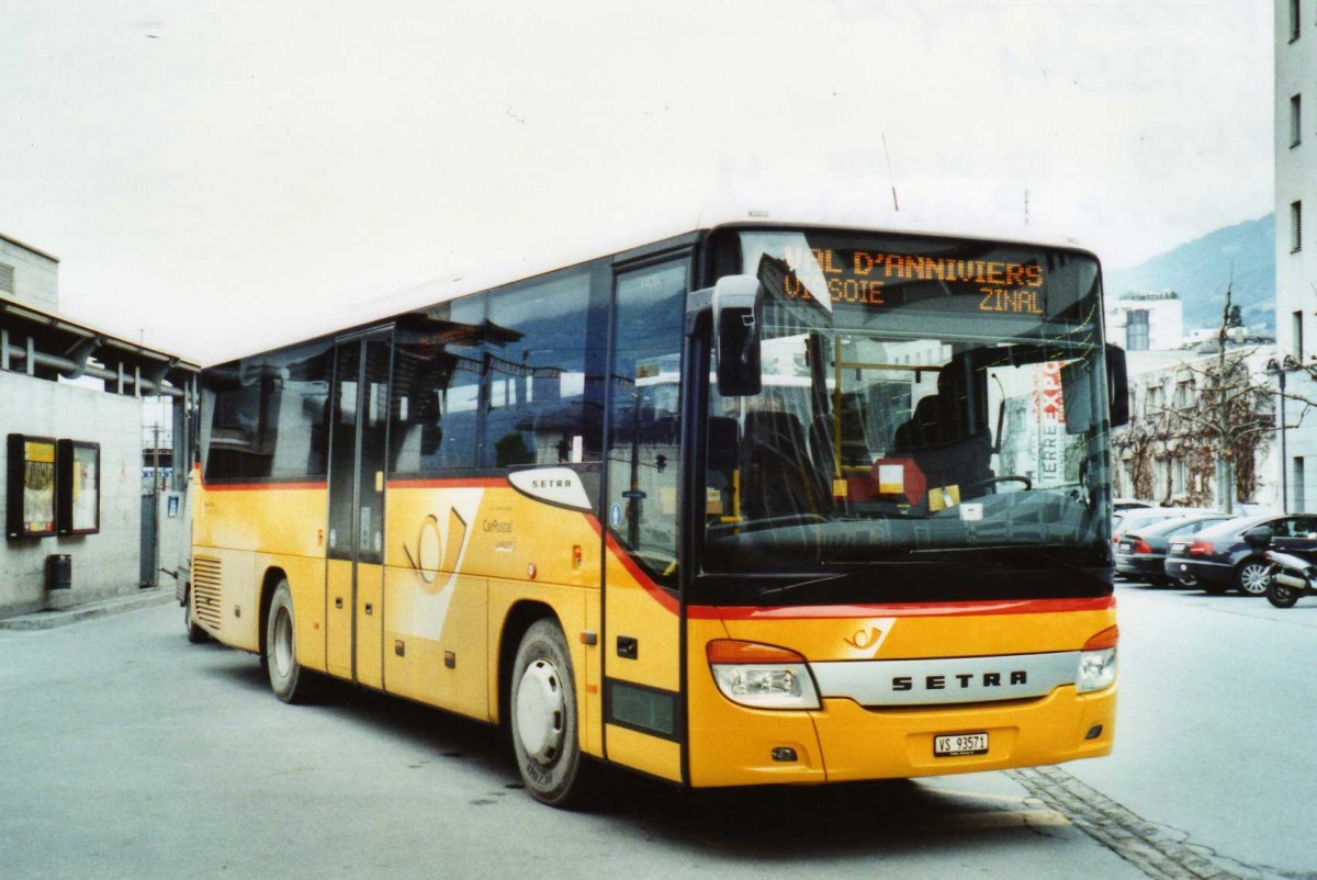 (115'535) - Epiney, Ayer - VS 93'571 - Setra am 30. M�rz 2009 beim Bahnhof Sierre