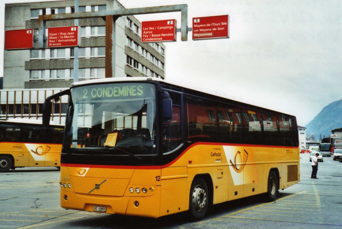 (115'537) - Lathion, Sion - Nr. 12/VS 12'893 - Volvo am 30. M�rz 2009 beim Bahnhof Sion