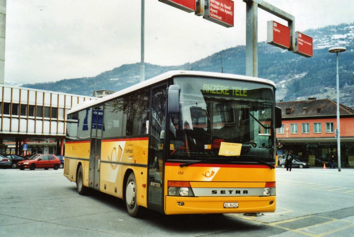 (115'602) - Rey, Ayent - Nr. 252/VS 84'252 - Setra am 30. M�rz 2009 beim Bahnhof Sion
