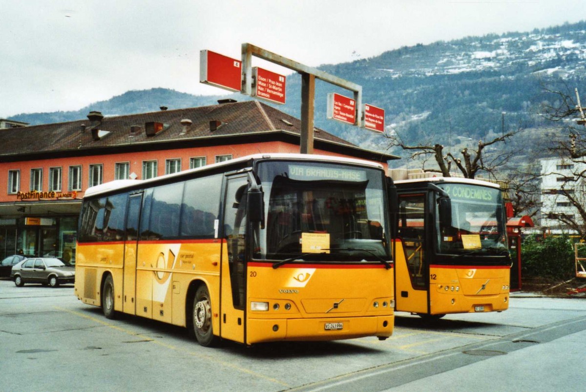 (115'607) - PostAuto Wallis - Nr. 20/VS 243'996 - Volvo (ex P 25'629) am 30. M�rz 2009 beim Bahnhof Sion
