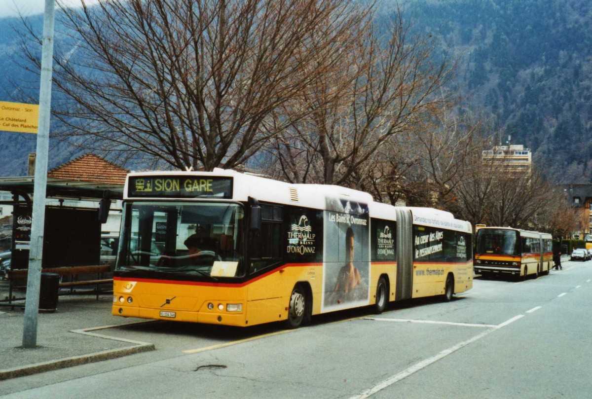 (115'625) - Buchard, Leytron - Nr. 152/VS 104'346 - Volvo am 30. M�rz 2009 beim Bahnhof Martigny