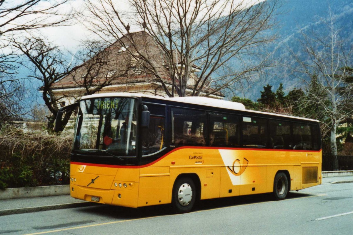 (115'626) - TMR Martigny - VS 219'515 - Volvo am 30. M�rz 2009 beim Bahnhof Martigny