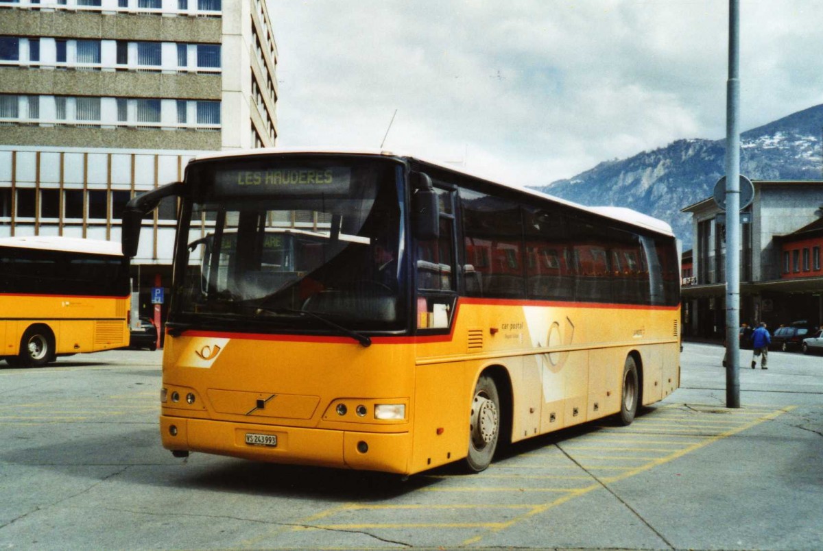(115'633) - PostAuto Wallis - Nr. 16/VS 243'993 - Volvo (ex P 25'624) am 30. M�rz 2009 beim Bahnhof Sion