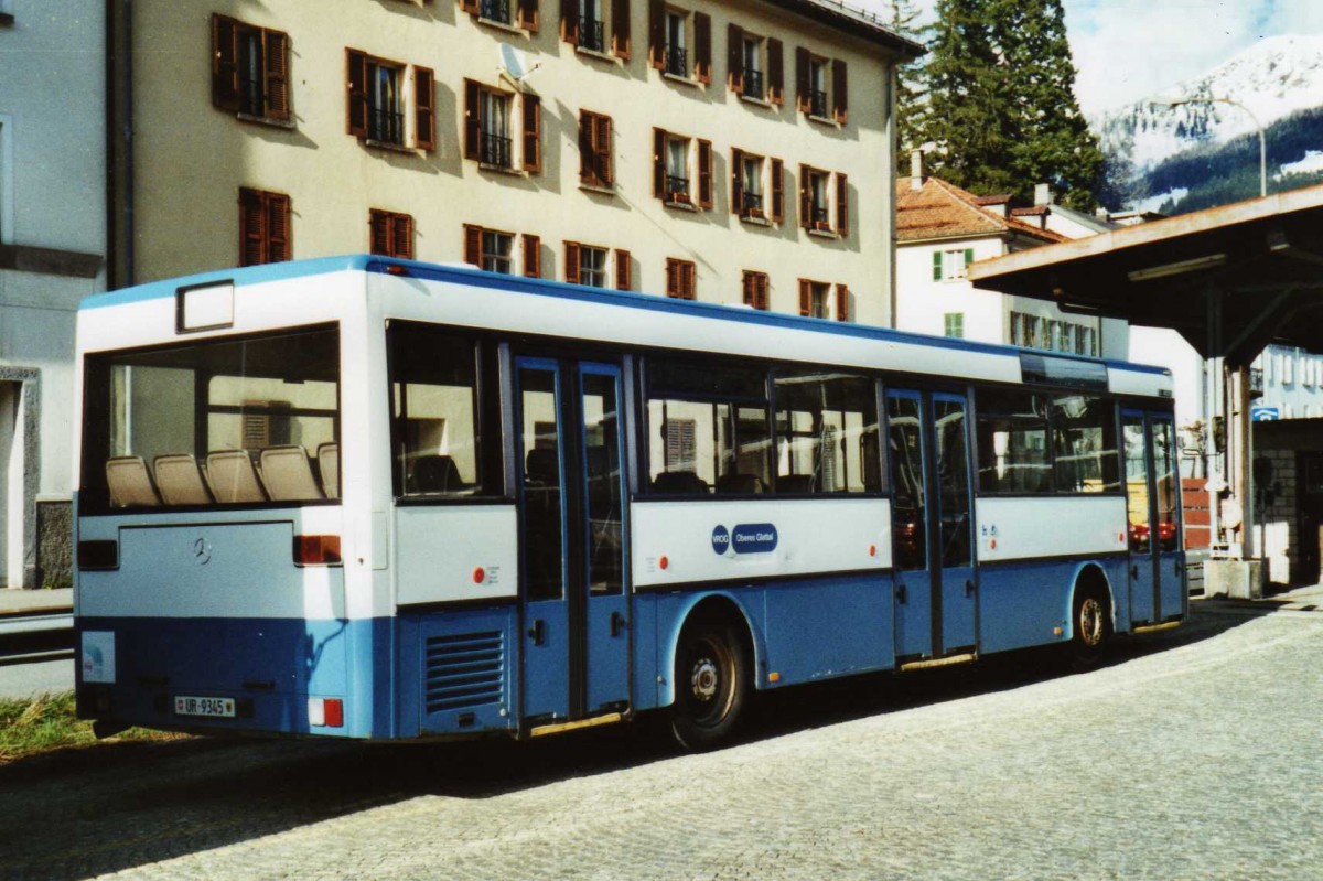 (116'232) - Meyer, G�schenen - UR 9345 - Mercedes (ex Gut, Binz Nr. 18) am 30. April 2009 beim Bahnhof Airolo