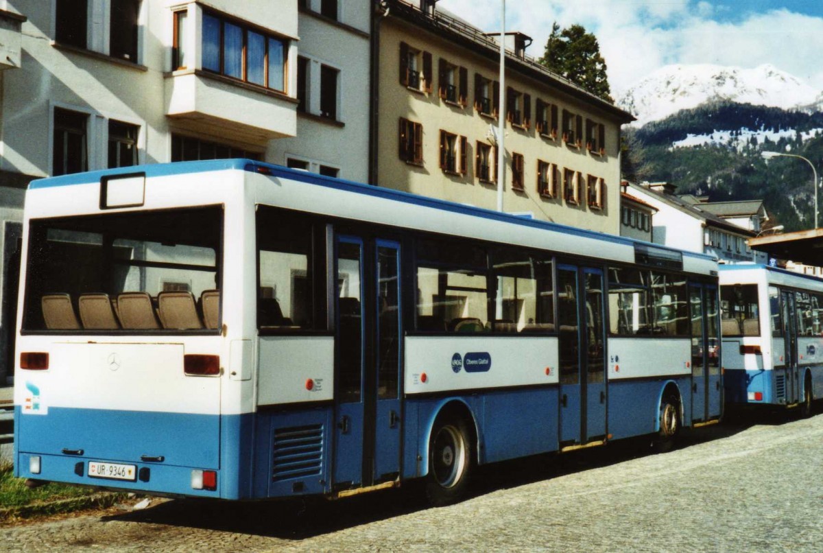 (116'233) - Meyer, G�schenen - UR 9346 - Mercedes (ex Gut, Binz Nr. 19) am 30. April 2009 beim Bahnhof Airolo