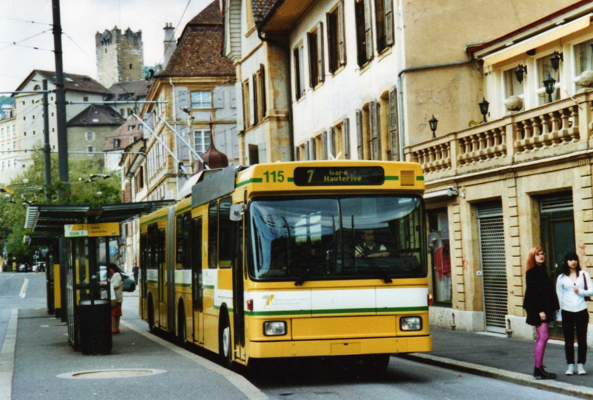 (116'310) - TN Neuch�tel - Nr. 115 - NAW/Hess Gelenktrolleybus am 3. Mai 2009 in Neuch�tel, Place Pury