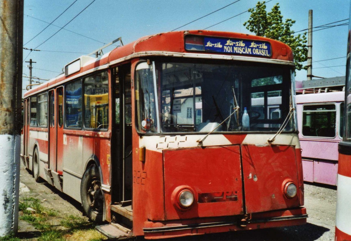 (116'829) - Tursib, Sibiu - Nr. 222 - FBW/R&J Trolleybus (ex Nr. 686; ex VB Biel Nr. 5) am 27. Mai 2009 in Sibiu, Depot
