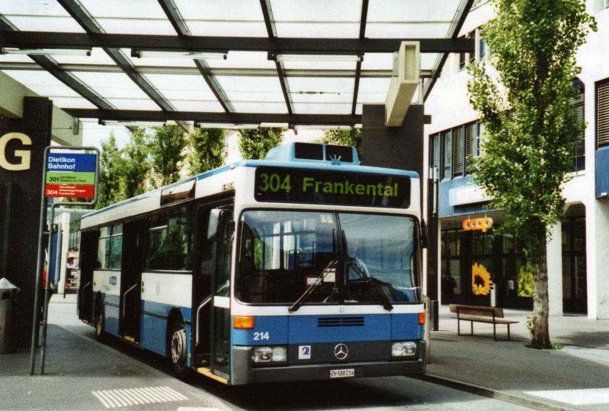(117'414) - VBZ Z�rich - Nr. 214/ZH 588'214 - Mercedes am 8. Juni 2009 beim Bahnhof Dietikon