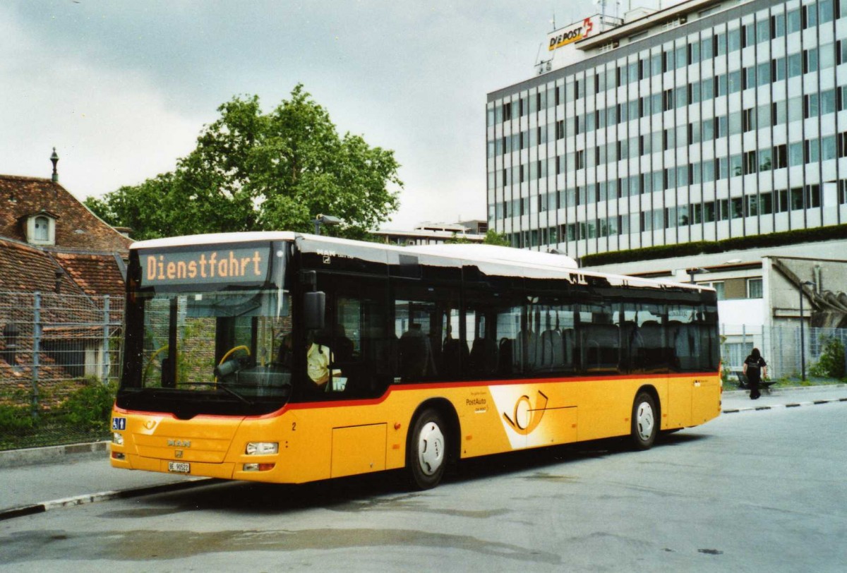 (117'526) - Steiner, Ortschwaben - Nr. 2/BE 90'522 - MAN am 8. Juni 2009 in Bern, Postautostation