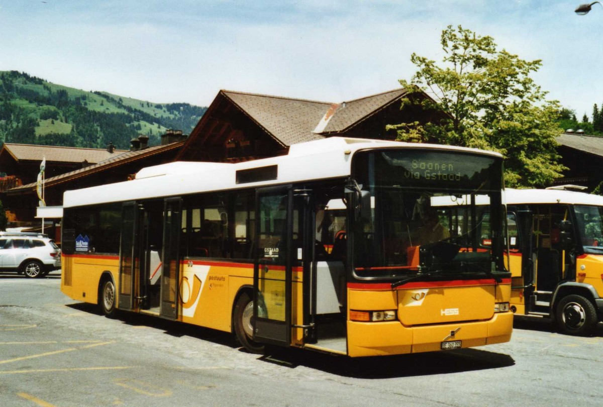 (117'702) - K�bli, Gstaad - BE 360'355 - Volvo/Hess am 14. Juni 2009 beim Bahnhof Gstaad
