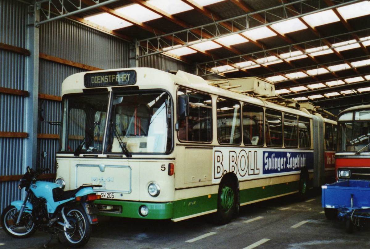 (118'034) - SWS Solingen - Nr. 5/SG-SW 205 - MAN/�AF Gelenktrolleybus am 5. Juli 2009 in Solingen, Betriebshof