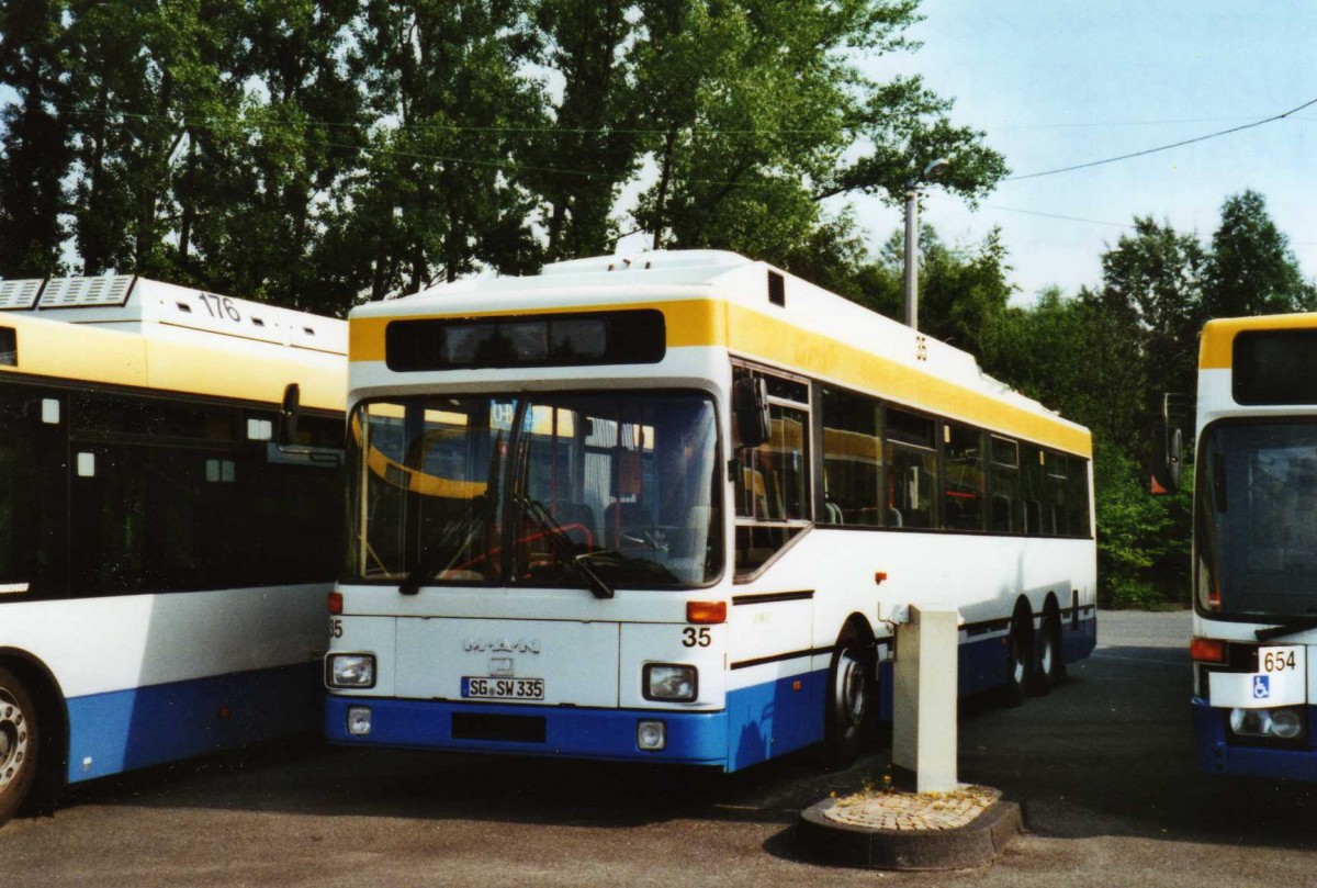 (118'118) - SWS Solingen - Nr. 35/SG-SW 335 - MAN/Gr�f&Stift Trolleybus am 5. Juli 2009 in Solingen, Betriebshof
