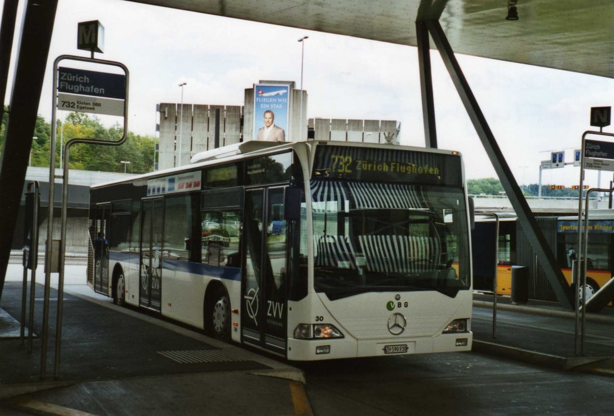 (119'023) - Maag, Kloten - Nr. 30/ZH 590'930 - Mercedes am 10. Juli 2009 in Z�rich, Flughafen