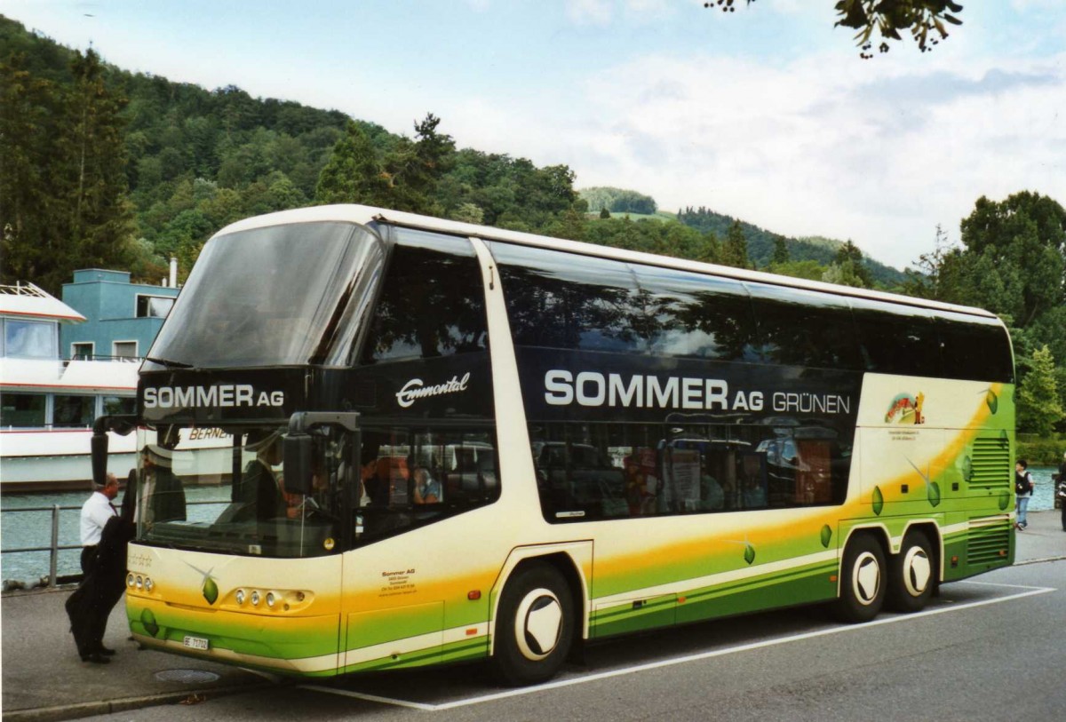 (119'205) - Sommer, Gr�nen - BE 71'702 - Neoplan am 18. Juli 2009 bei der Schiffl�ndte Thun