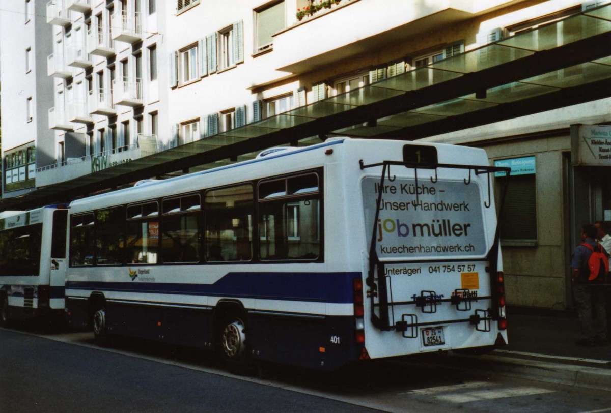 (119'727) - ZVB Zug - Nr. 401/ZG 82'541 - Lanz+Marti/Hess Personenanh�nger (ex Nr. 101) am 15. August 2009 beim Bahnhof Zug