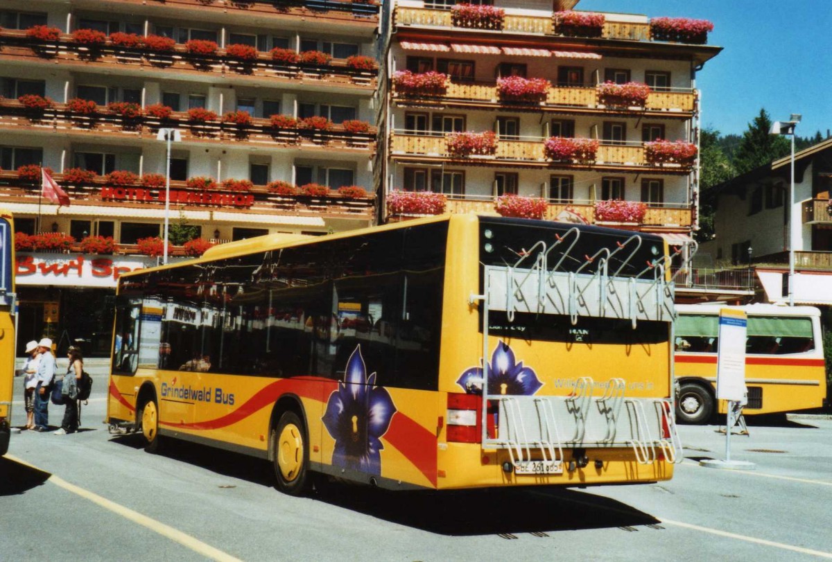 (120'332) - AVG Grindelwald - Nr. 11/BE 261'865 - MAN/G�ppel am 23. August 2009 beim Bahnhof Grindelwald