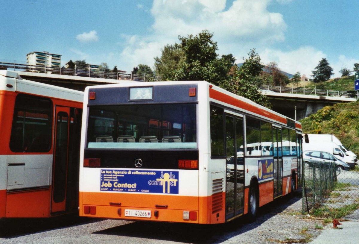 (121'105) - AMSA Chiasso - Nr. 6/TI 40'266 - Mercedes (ex Vorf�hrfahrzeug) am 12. September 2009 in Balerna, Garage