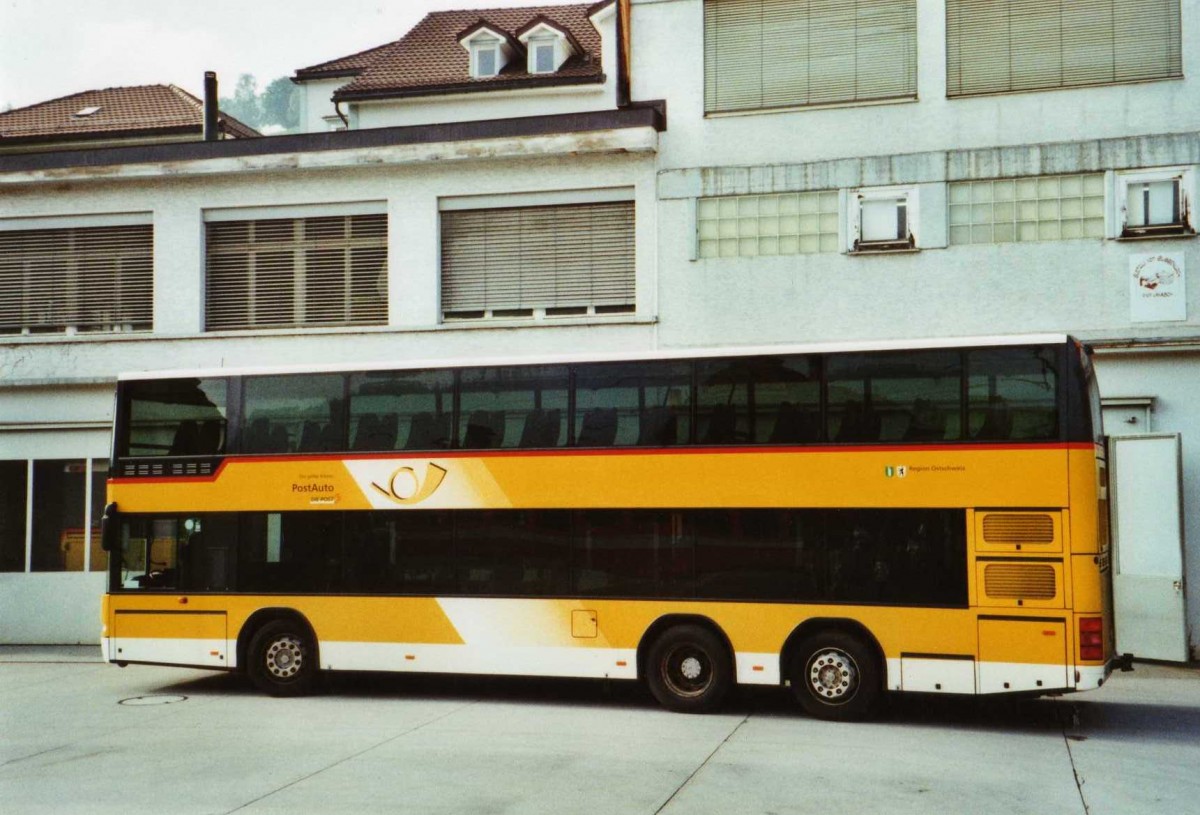 (121'315) - PostAuto Ostschweiz - SG 296'225 - Neoplan am 23. September 2009 in Urn�sch, Garage