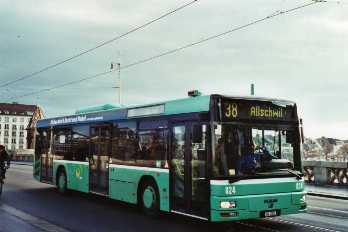 (122'111) - BVB Basel - Nr. 824/BS 2824 - MAN am 17. November 2009 in Basel, Mittlere Rheinbr�cke