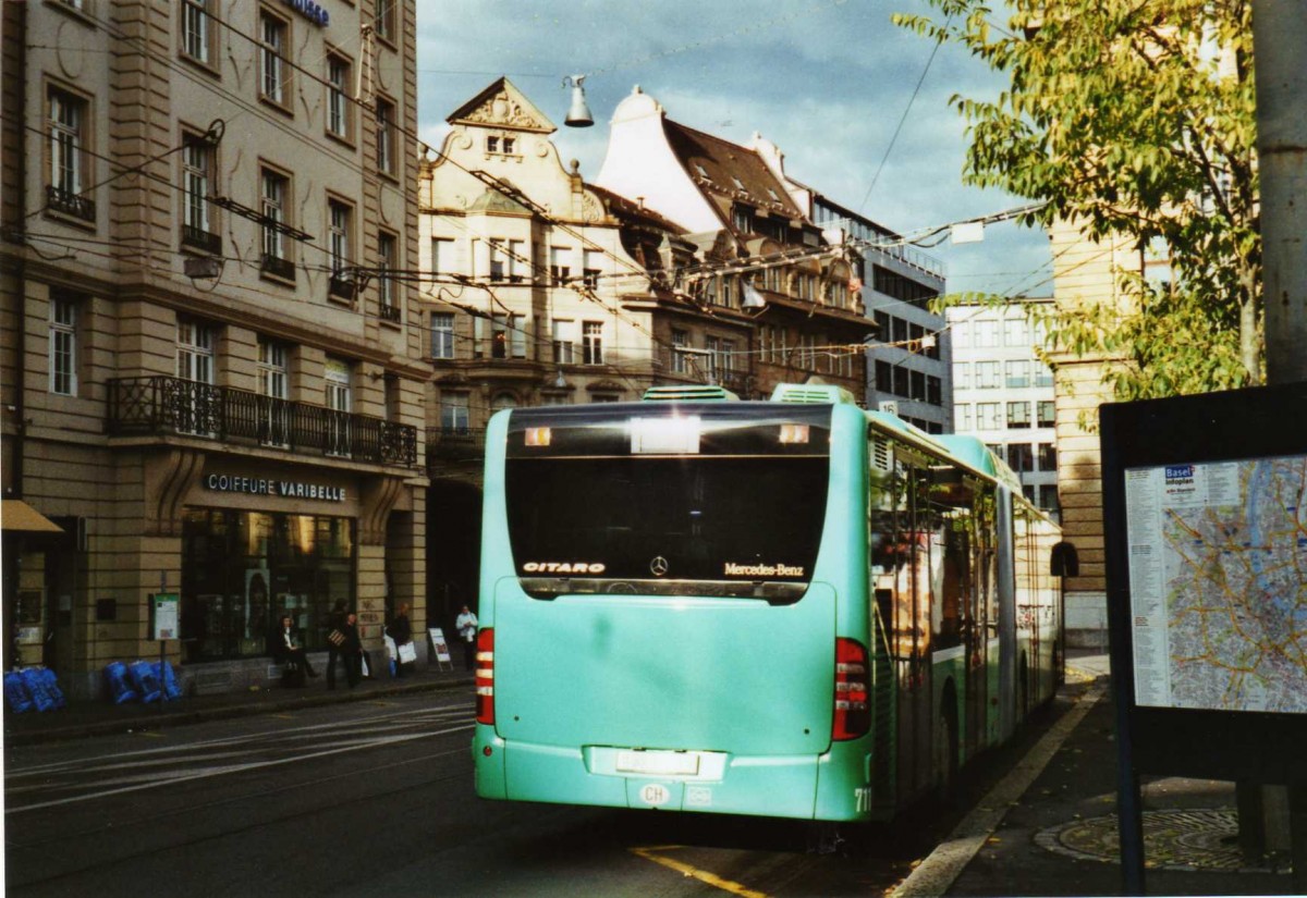 (122'118) - BVB Basel - Nr. 711/BS 6670 - Mercedes am 17. November 2009 in Basel, Schiffl�nde