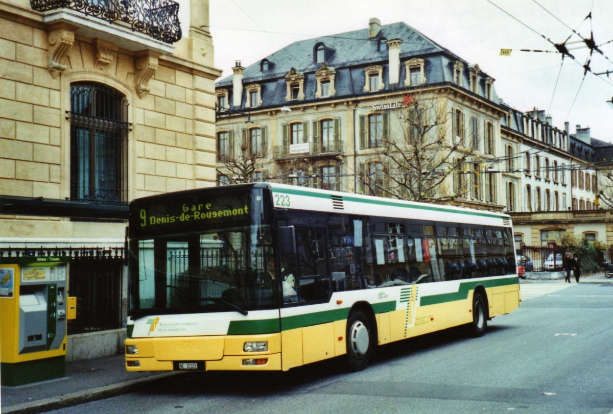 (122'521) - TN Neuch�tel - Nr. 223/NE 32'123 - MAN am 5. Dezember 2009 in Neuch�tel, Place Pury