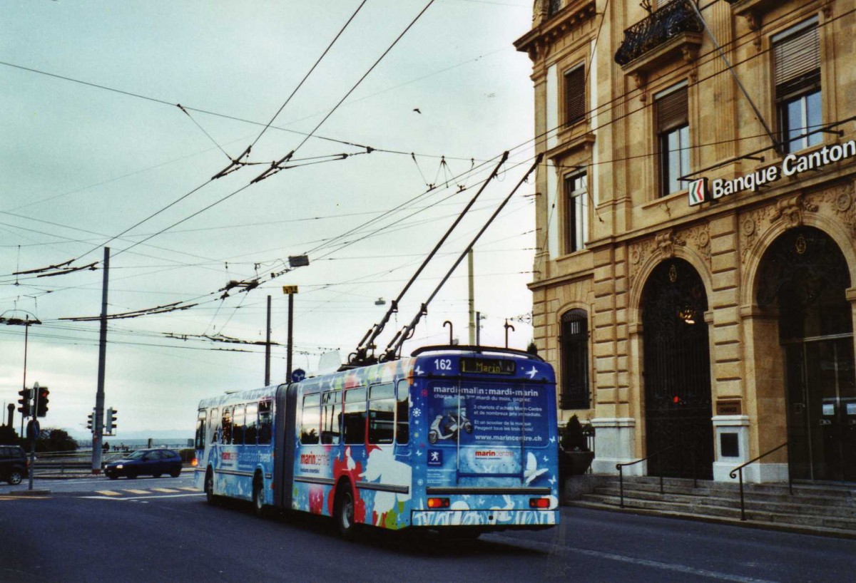 (122'531) - TN Neuch�tel - Nr. 162 - FBW/Hess Gelenktrolleybus am 5. Dezember 2009 in Neuch�tel, Place Pury