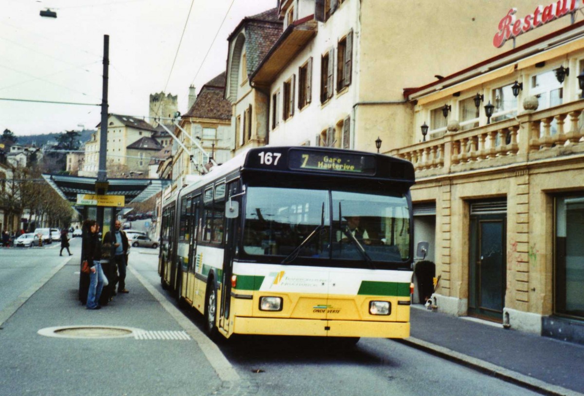 (122'602) - TN Neuch�tel - Nr. 167 - FBW/Hess Gelenktrolleybus am 5. Dezember 2009 in Neuch�tel, Place Pury