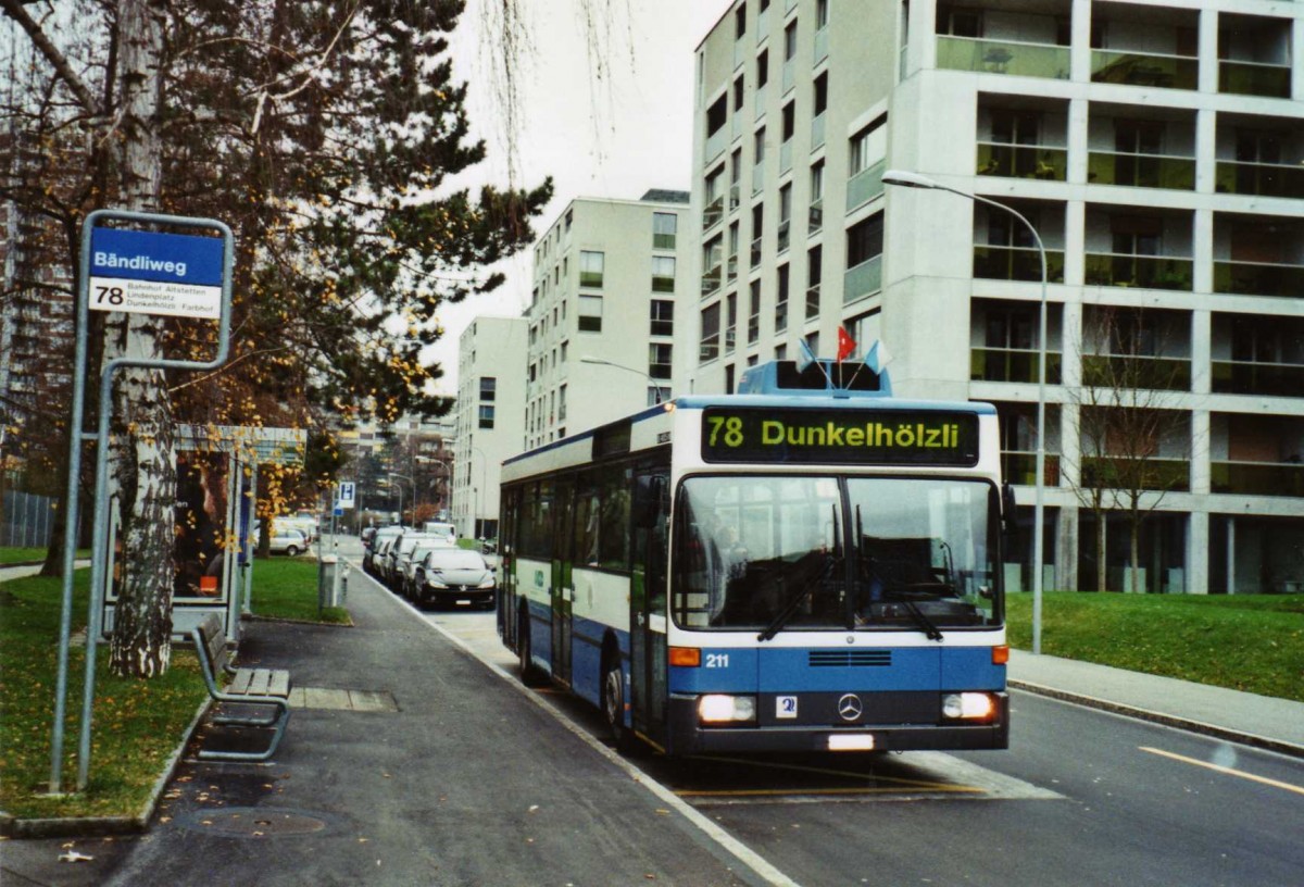 (122'927) - VBZ Z�rich - Nr. 211/ZH 588'211 - Mercedes am 13. Dezember 2009 in Z�rich, Br�ndliweg