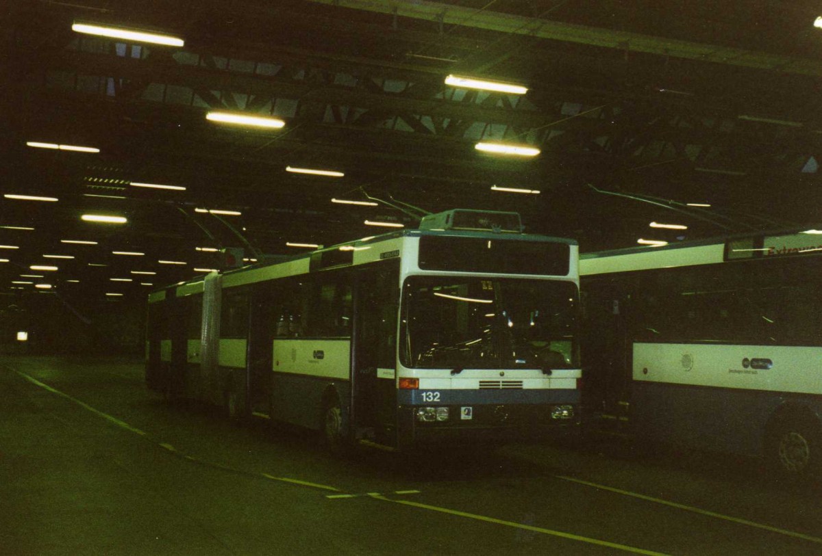 (123'104) - VBZ Z�rich - Nr. 132 - Mercedes Gelenktrolleybus am 13. Dezember 2009 in Z�rich, Garage Hardau