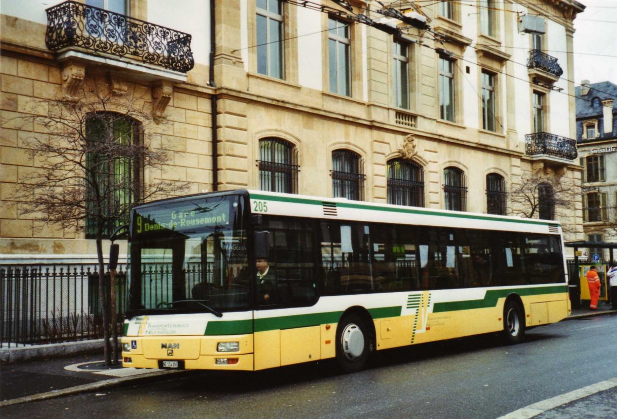 (123'402) - TN Neuch�tel - Nr. 205/NE 114'205 - MAN am 23. Dezember 2009 in Neuch�tel, Place Pury