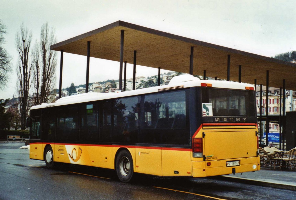 (123'410) - CarPostal Ouest - NE 98'404 - Setra am 23. Dezember 2009 beim Bahnhof Neuch�tel