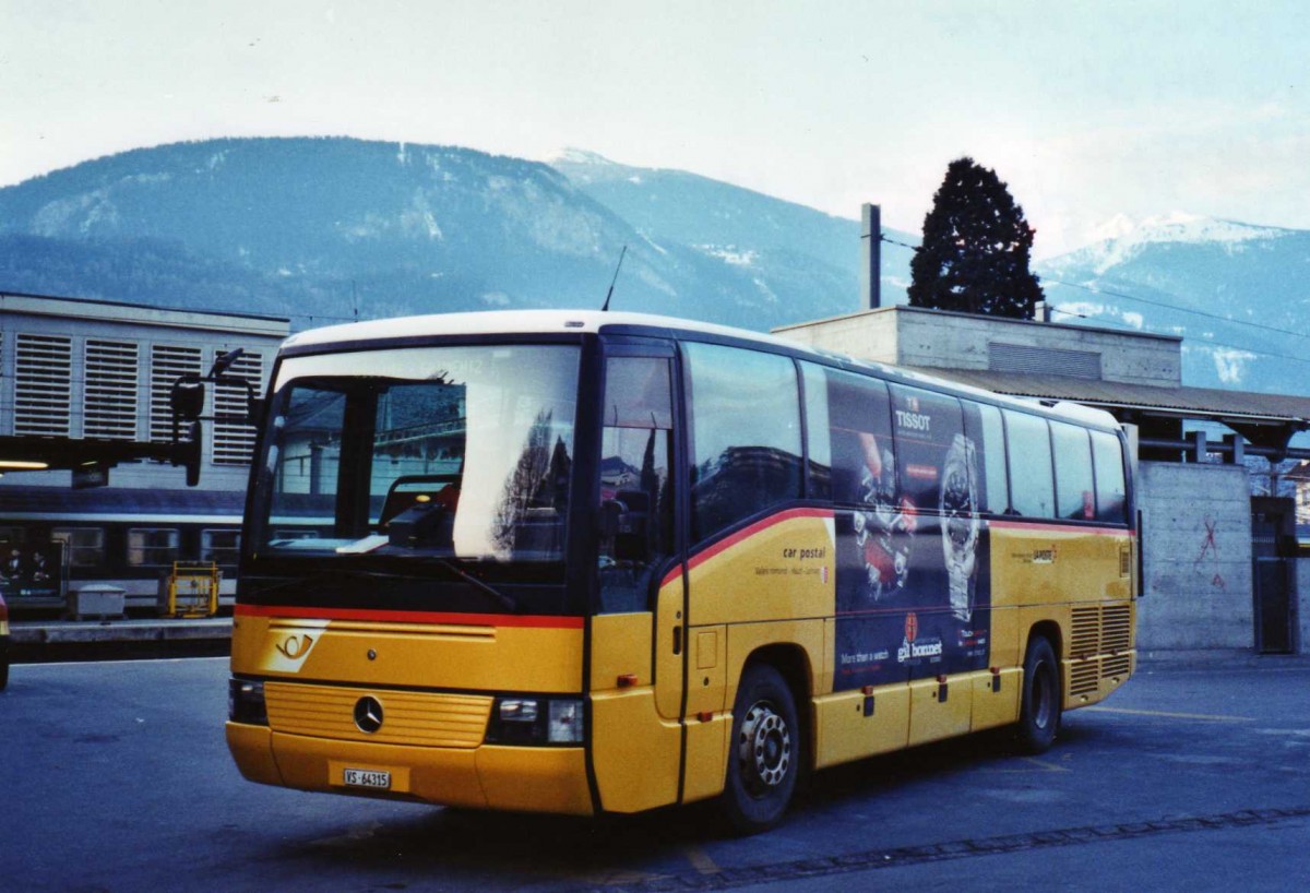 (124'608) - Epiney, Ayer - VS 64'315 - Mercedes am 9. M�rz 2010 beim Bahnhof Sierre