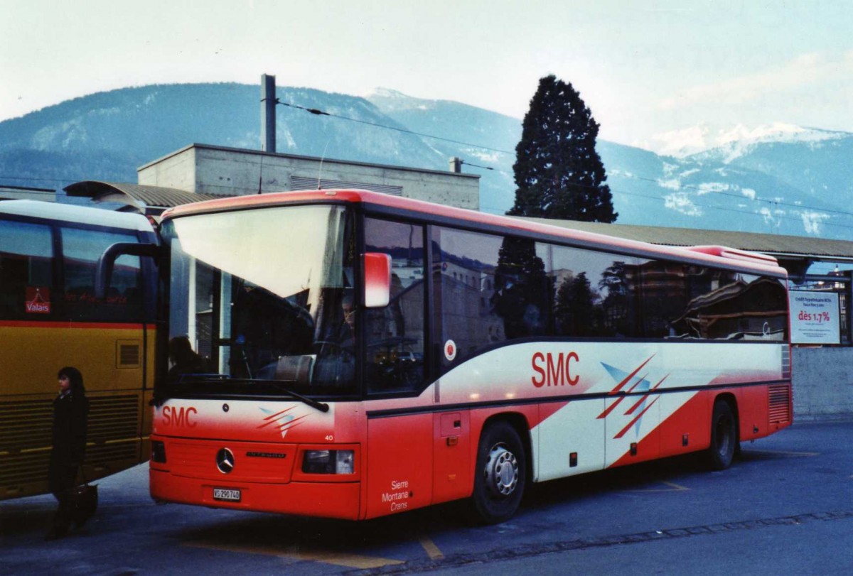 (124'610) - SMC Montana - Nr. 40/VS 290'740 - Mercedes am 9. M�rz 2010 beim Bahnhof Sierre