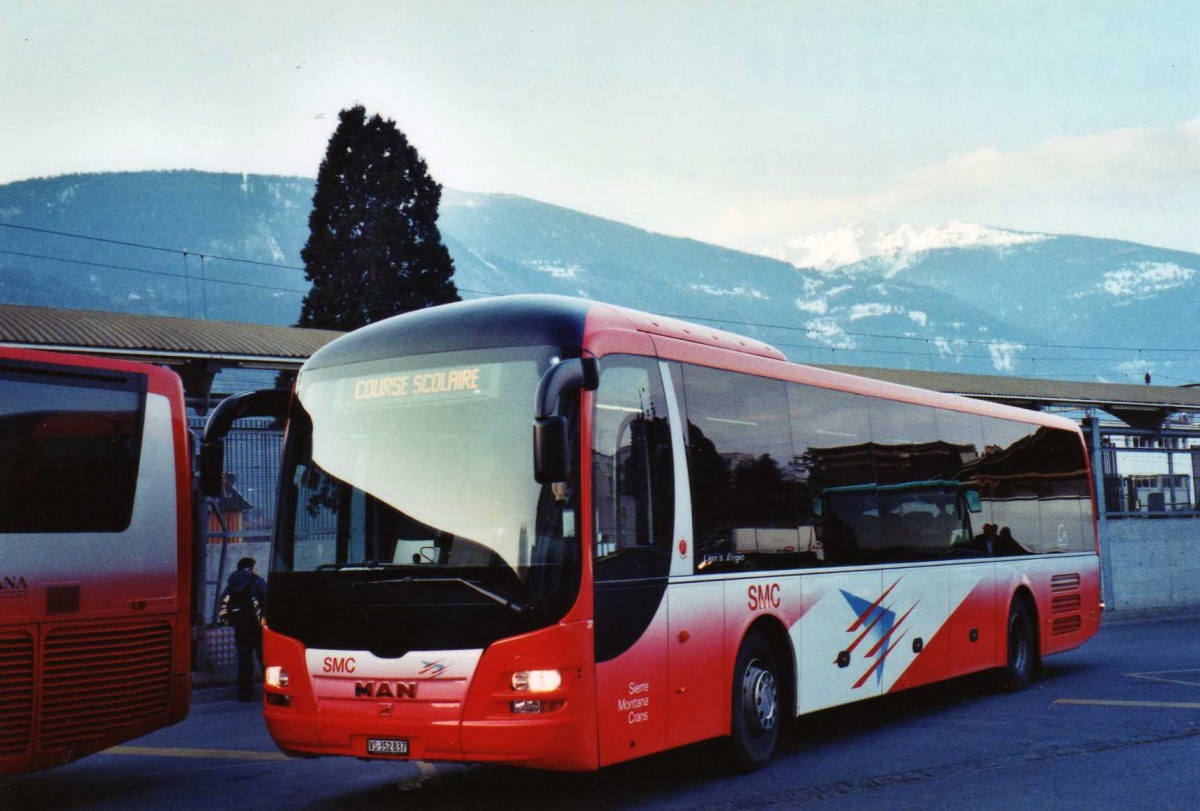 (124'614) - SMC Montana - Nr. 37/VS 352'837 - MAN am 9. M�rz 2010 beim Bahnhof Sierre