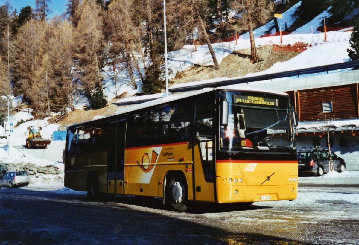 (124'619) - Epiney, Ayer - VS 77'278 - Volvo am 9. M�rz 2010 in Chandolin, Post