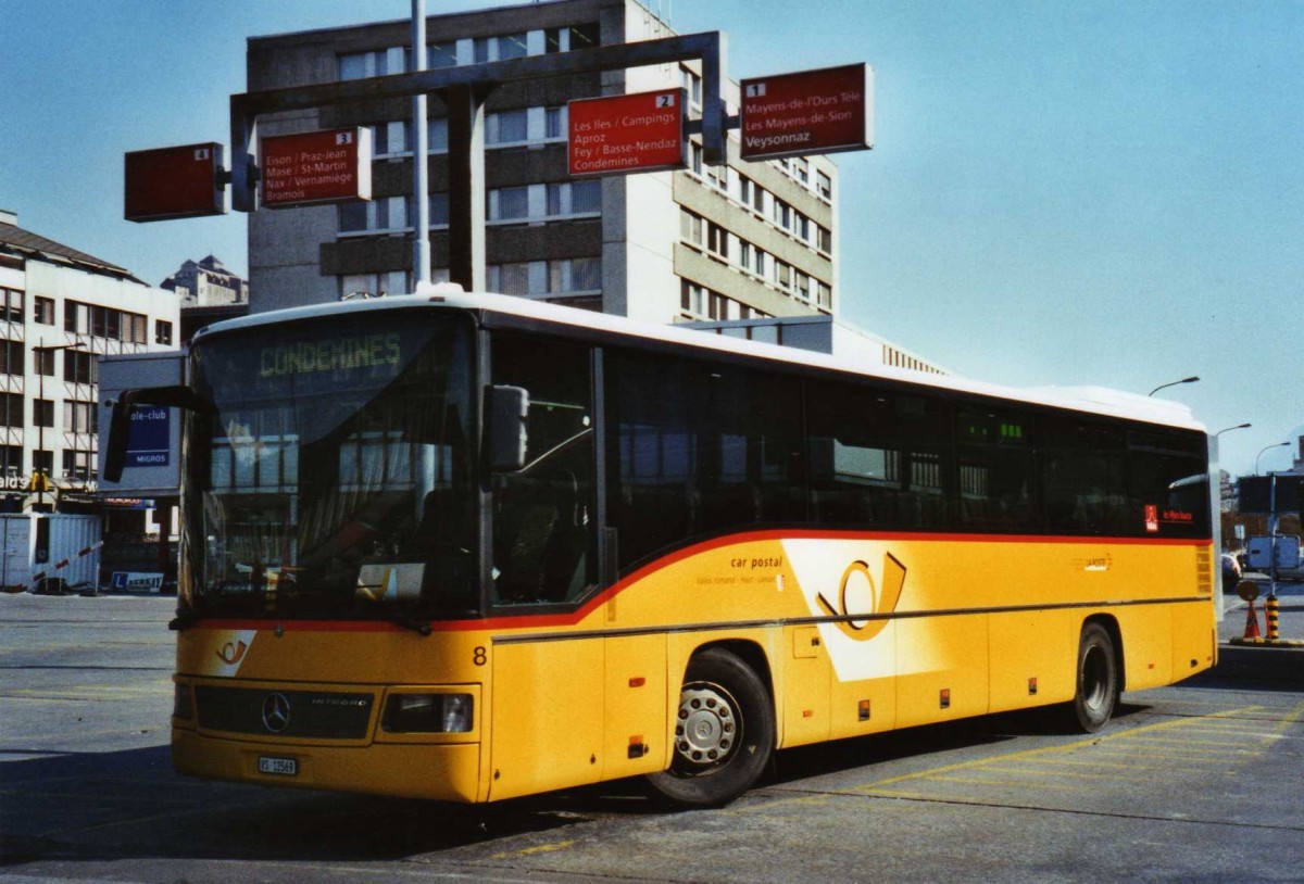 (124'624) - Lathion, Sion - Nr. 8/VS 12'569 - Mercedes am 9. M�rz 2010 beim Bahnhof Sion