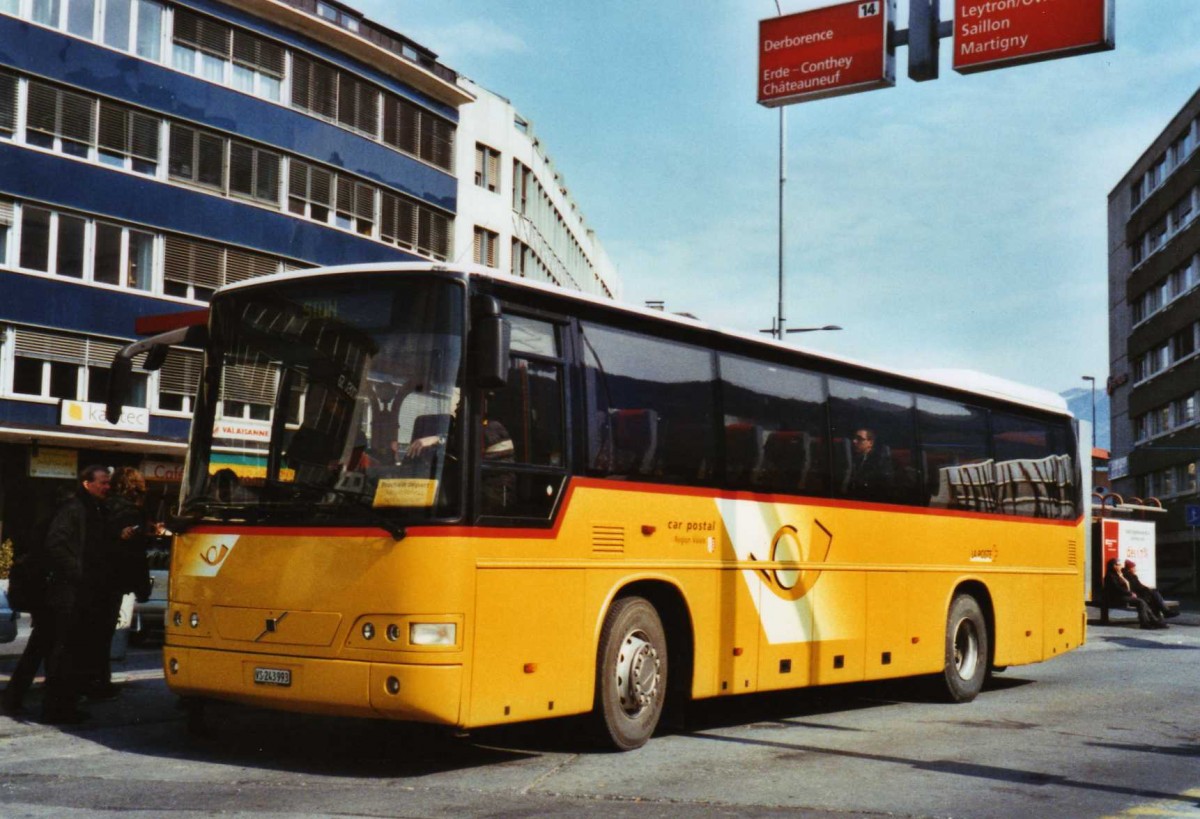 (124'706) - PostAuto Wallis - Nr. 16/VS 243'993 - Volvo (ex P 25'624) am 9. M�rz 2010 beim Bahnhof Sion