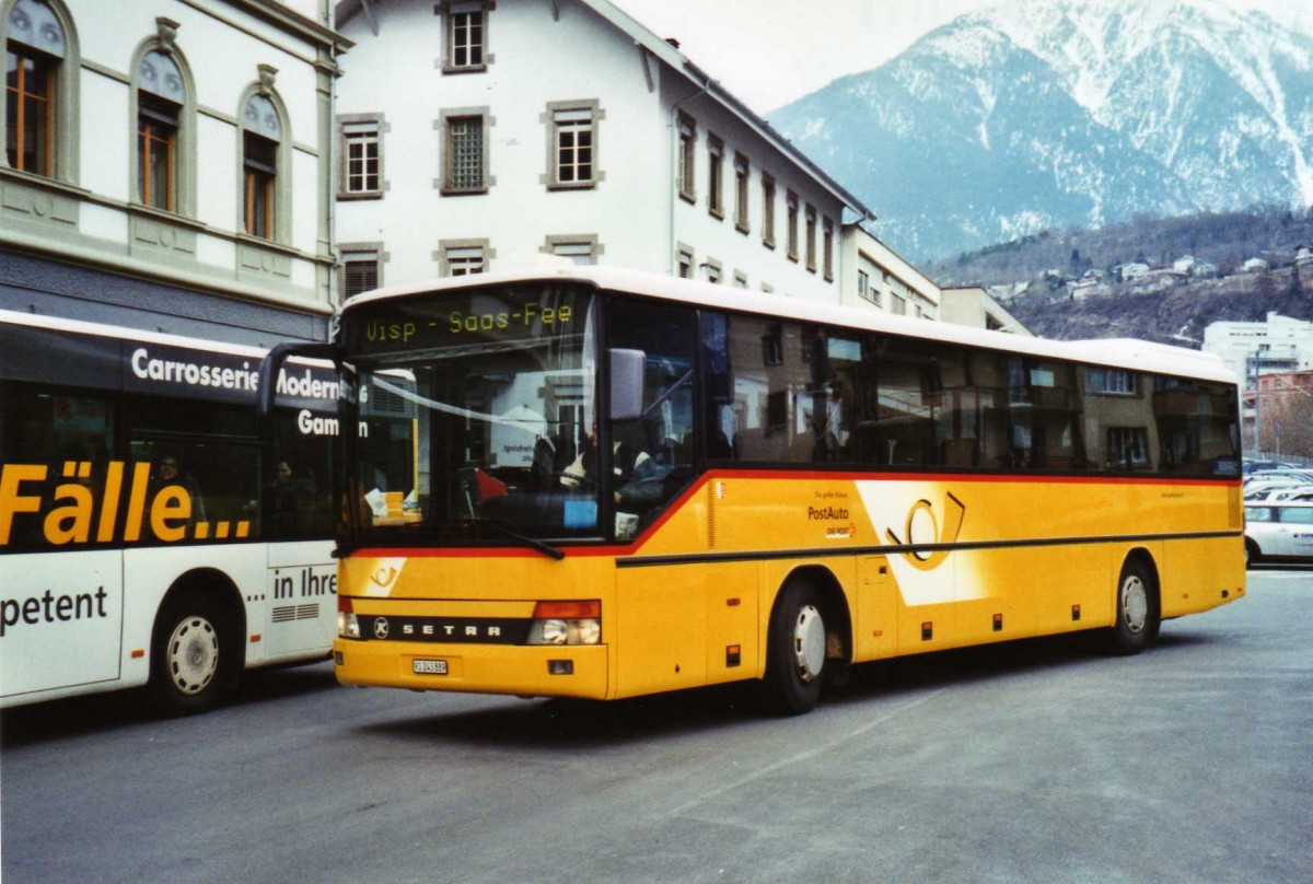 (124'731) - PostAuto Wallis - VS 243'889 - Setra (ex P 26'028) am 9. M�rz 2010 beim Bahnhof Brig