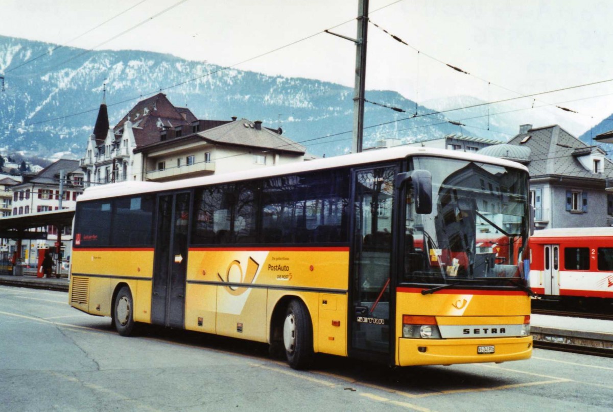 (124'733) - PostAuto Wallis - VS 241'976 - Setra am 9. M�rz 2010 beim Bahnhof Brig