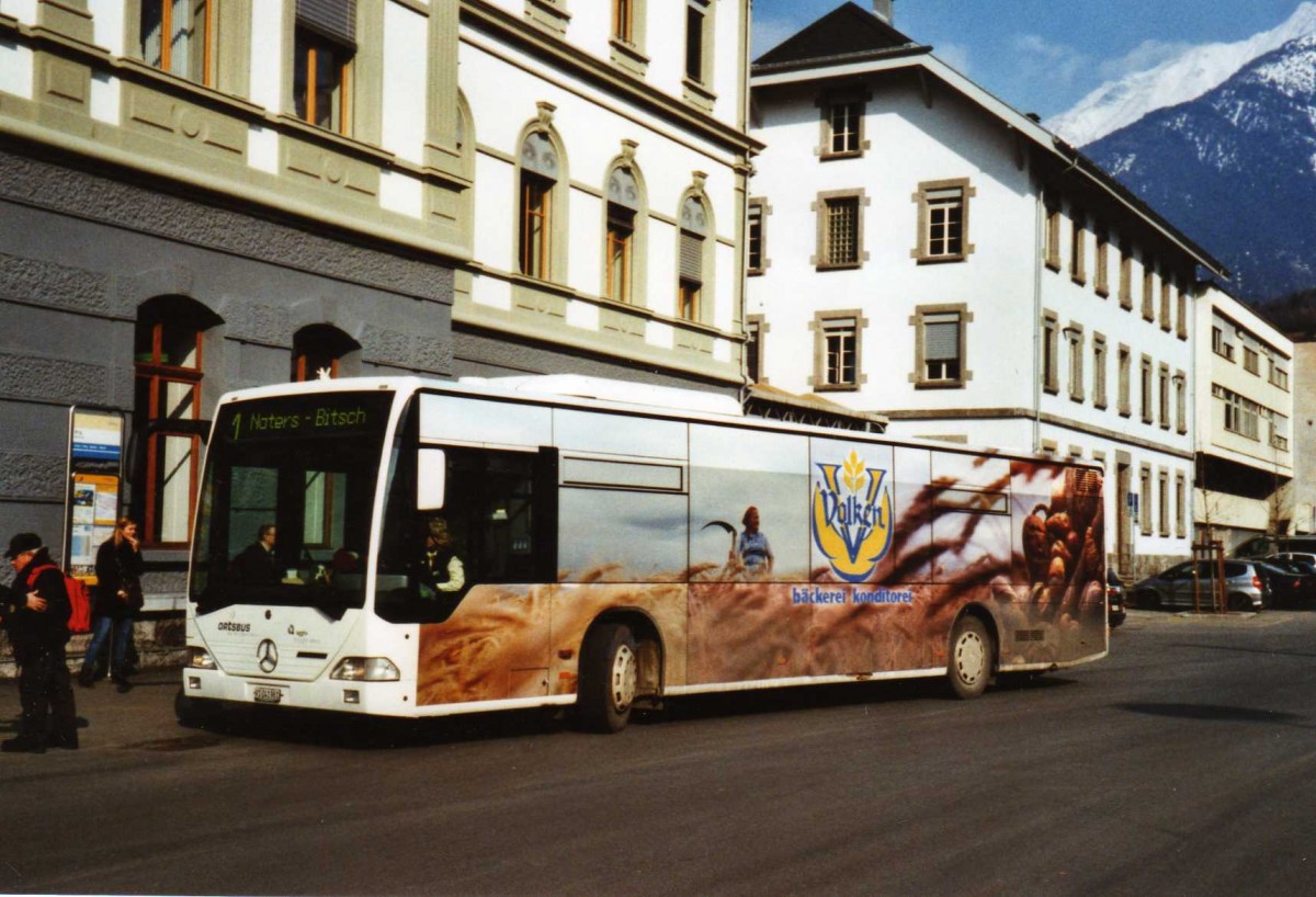 (124'833) - PostAuto Wallis - VS 241'961 - Mercedes am 12. M�rz 2010 beim Bahnhof Brig