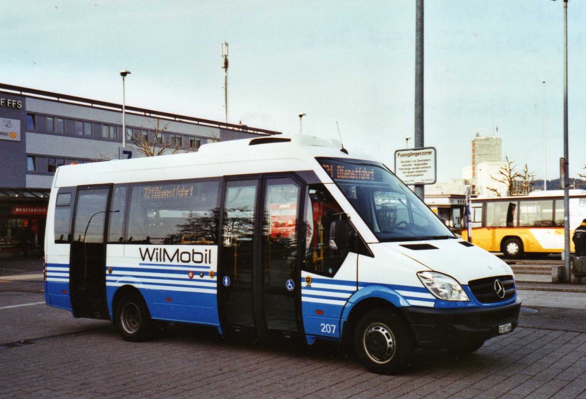 (125'014) - WilMobil, Wil - Nr. 207/SG 157'346 - Mercedes am 17. M�rz 2010 beim Bahnhof Wil